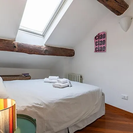 Apartman Elegante Mansarda Tra Navigli E Via Tortona Milánó