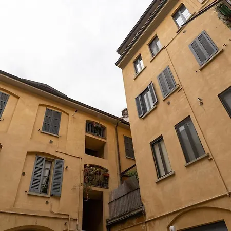 Apartman Elegante Mansarda Tra Navigli E Via Tortona
